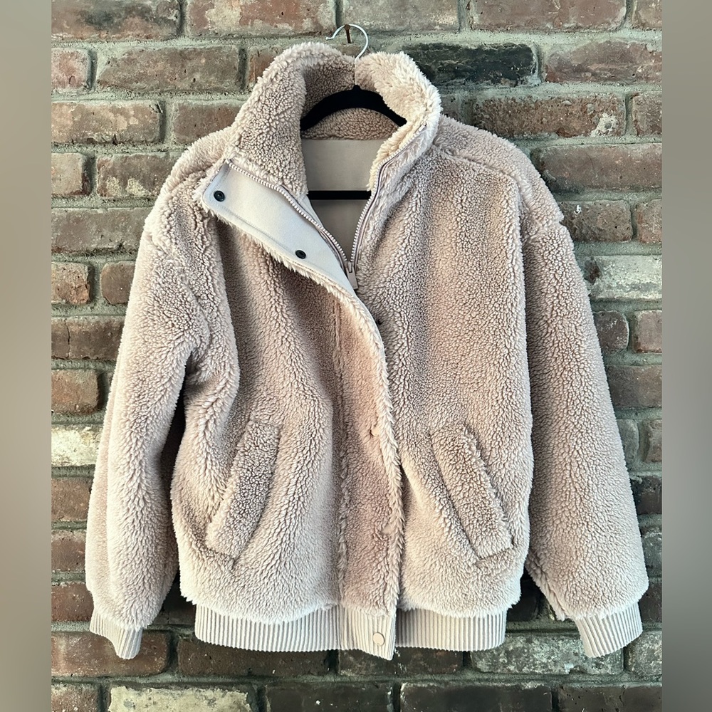 Alo Yoga Varsity Teddy/Sherpa Jacket - XS